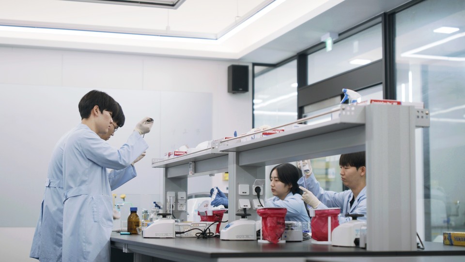 재능대학교 바이오생명과 실습 장면
